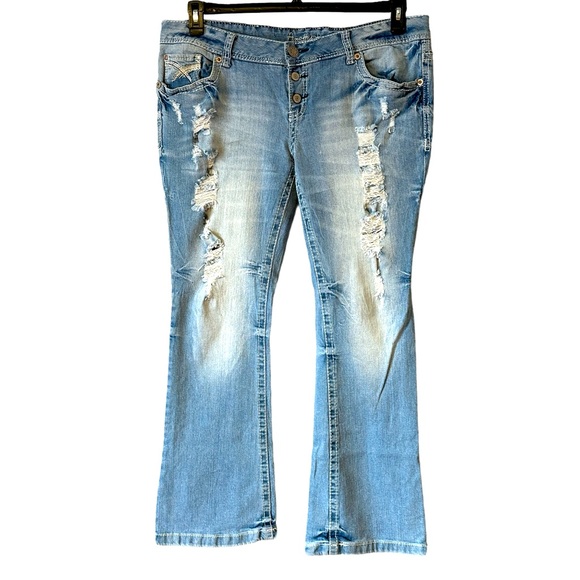 Amethyst Jeans Denim - NWOT Amethyst Jeans Distressed W/ rhinestones 30” inseam size 16